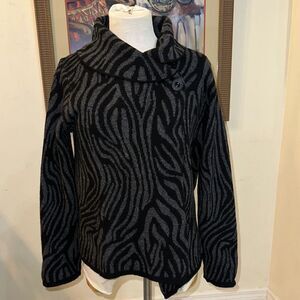 A-IDA Stylish Black/Gray Wool Women's Sweater Size Medium